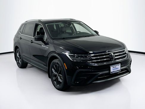 Used 2023 Volkswagen Tiguan SE AWD/4WD image 3