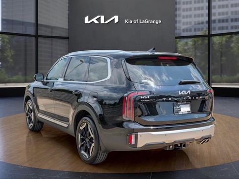 Used 2024 Kia Telluride EX w/ EX Captain's Chair Package image 12