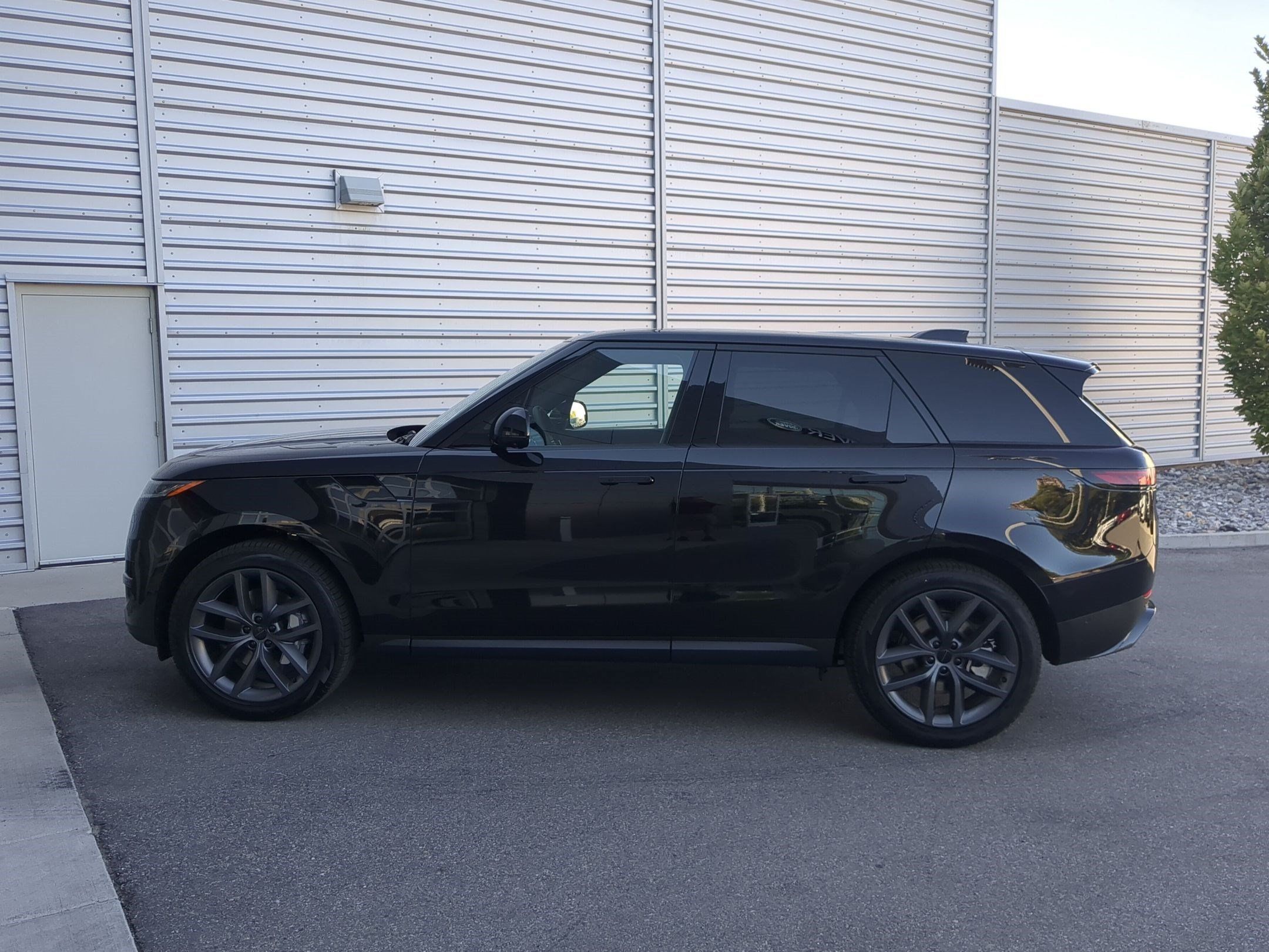 New 2027 Land Rover Range Rover Sport SE AWD/4WD image 8
