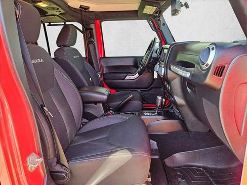 Used 2018 Jeep Wrangler Unlimited Sahara w/ Connectivity Group image 20