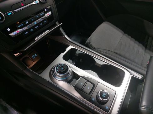 Used 2020 Ford Explorer XLT image 27