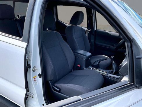 Used 2019 Toyota Tacoma TRD Off-Road image 7