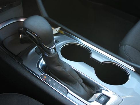 Used 2024 Chevrolet Malibu LT image 38