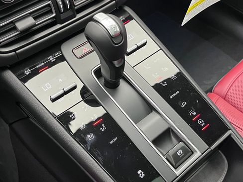 Used 2025 Porsche Macan image 15