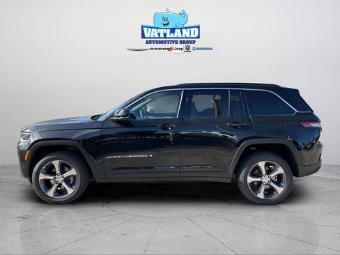 New 2026 Jeep Grand Cherokee Limited RWD image 2
