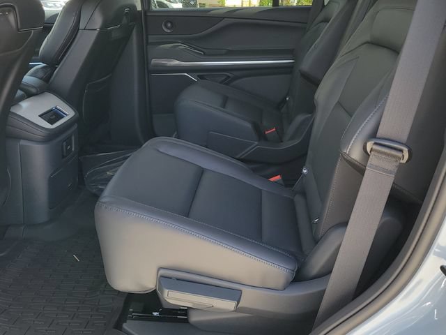 New 2026 Lincoln Navigator Premiere AWD/4WD image 7
