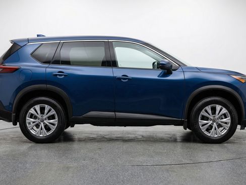 Used 2025 Nissan Rogue SV FWD image 11