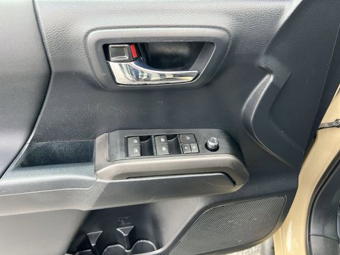 Used 2017 Toyota Tacoma TRD Off-Road w/ Tow Package image 14