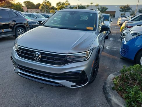 Certified 2022 Volkswagen Tiguan SE R-Line image 6