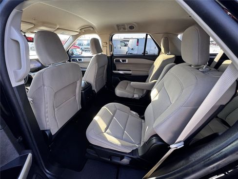 Used 2023 Ford Explorer XLT AWD/4WD image 5