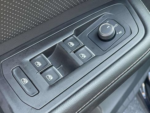 Certified 2024 Volkswagen Atlas Cross Sport SE FWD image 15