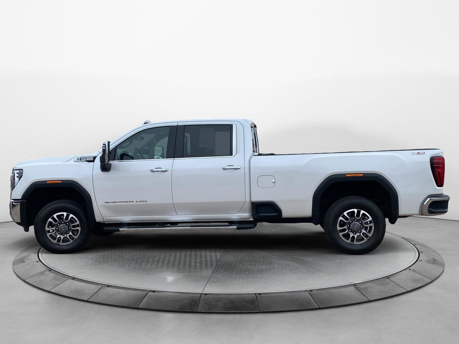 Used 2024 GMC Sierra 2500 SLT w/ SLT Premium Package AWD/4WD image 8