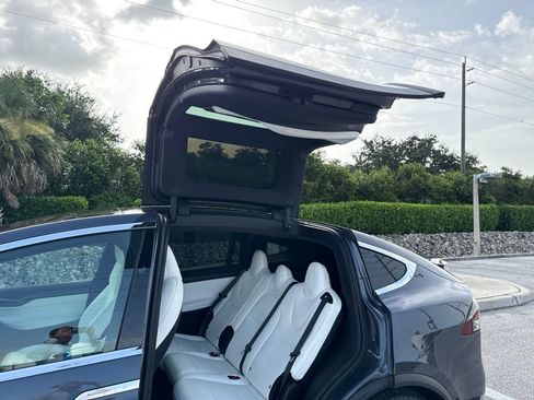 Used 2020 Tesla Model X Performance AWD/4WD image 23