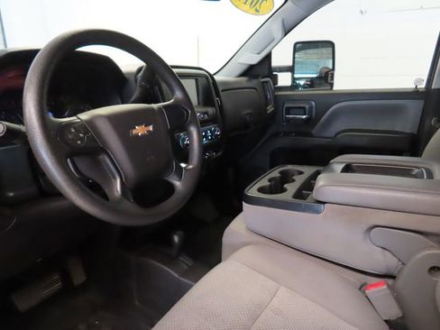 Used 2019 Chevrolet Silverado 2500 W/T w/ WT Convenience Package AWD/4WD image 4