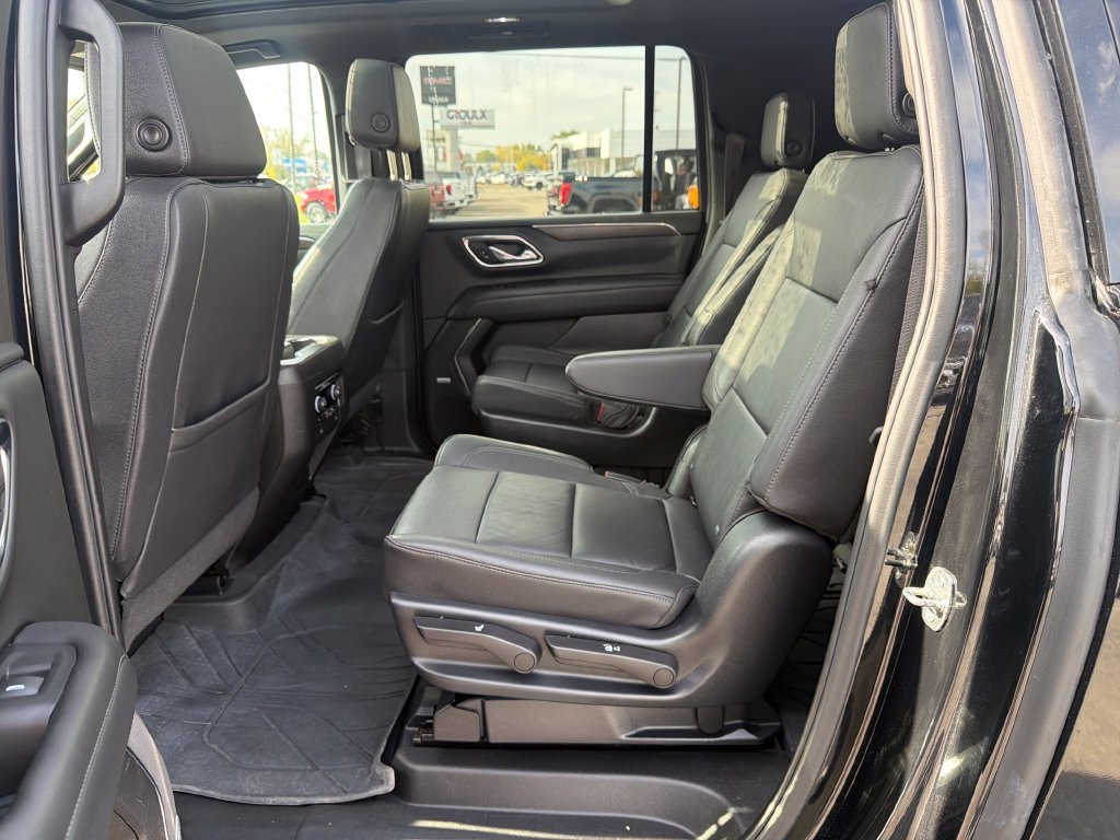 Used 2023 Chevrolet Suburban Z71 w/ Z71 Off-Road Package AWD/4WD image 23