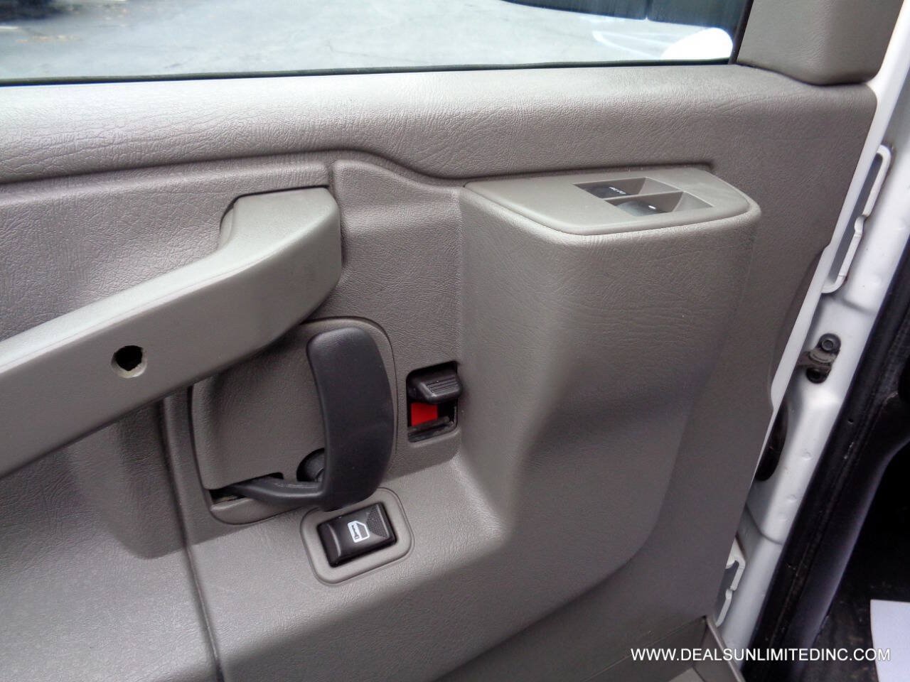 Used 2019 Chevrolet Express 2500 w/ Driver Convenience Package RWD image 11