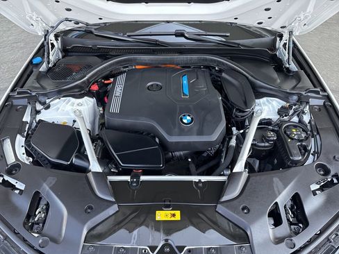 Used 2023 BMW 530e xDrive w/ Convenience Package image 20