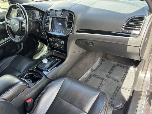 Used 2022 Chrysler 300 S w/ Comfort Group RWD image 11