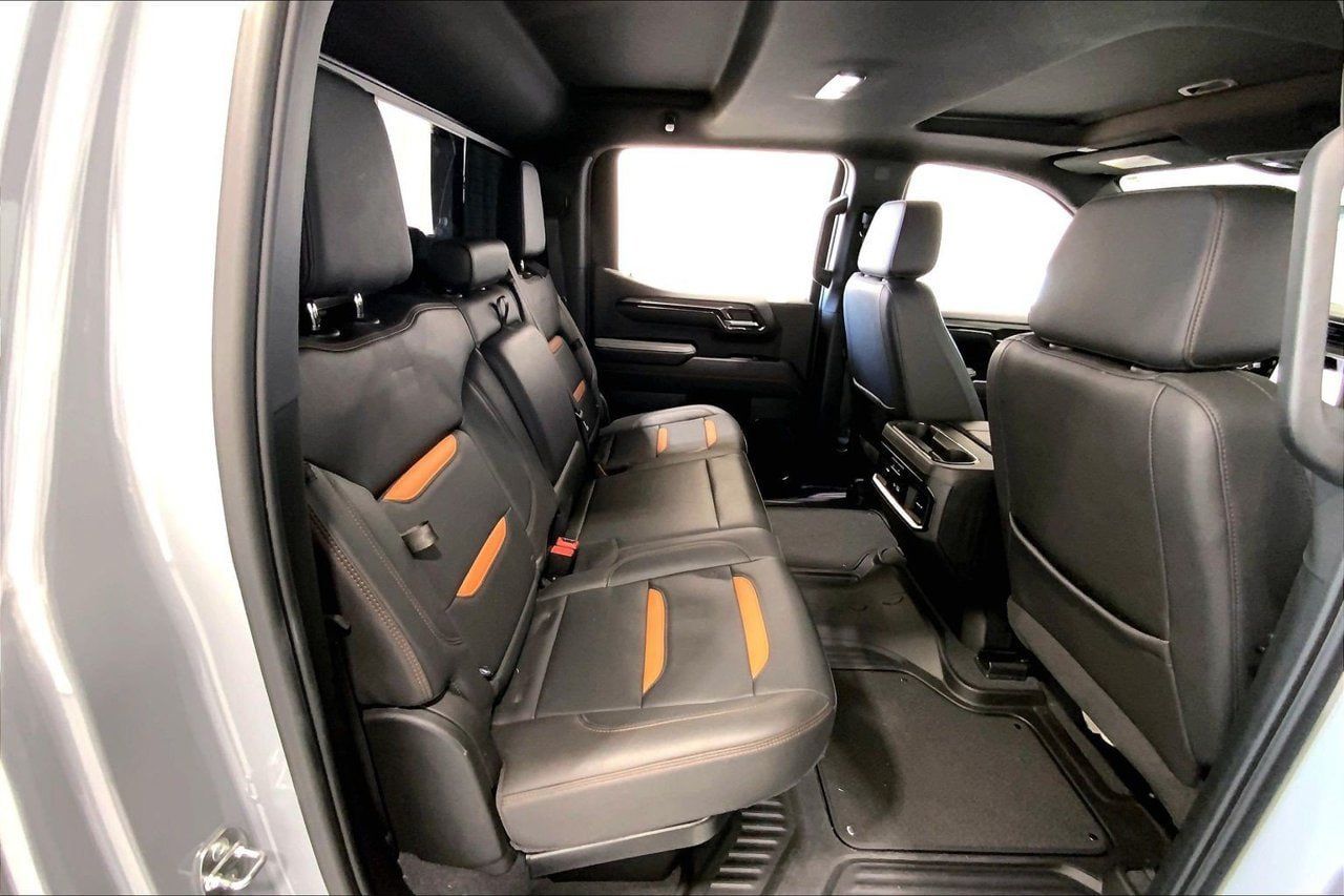 Used 2024 GMC Sierra 1500 AT4 w/ Technology Package AWD/4WD image 25