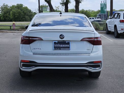 Used 2024 Volkswagen Jetta SEL FWD image 4