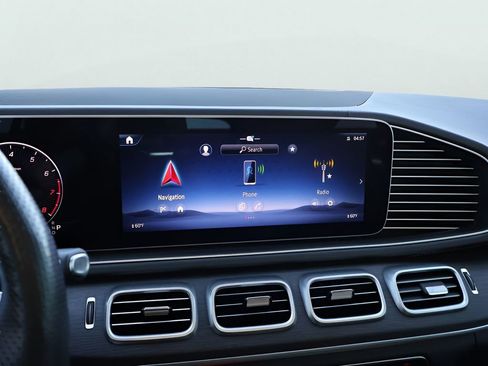 Used 2024 Mercedes-Benz GLS 450 4MATIC image 26
