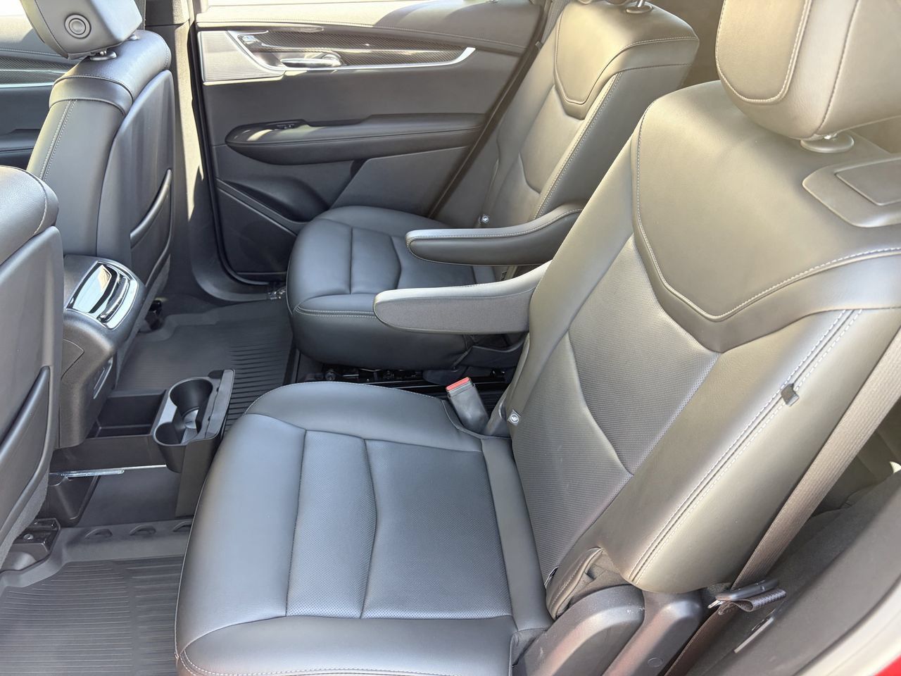 Used 2021 Cadillac XT6 Sport w/ LPO, ONYX Package AWD/4WD image 17