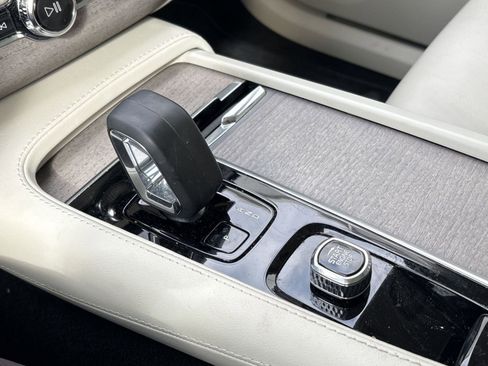 Certified 2023 Volvo XC90 B6 Plus w/ Protection Package Premier image 17