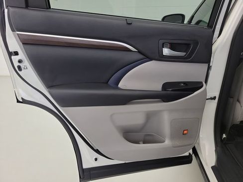 Used 2015 Toyota Highlander Limited FWD image 15