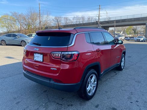 Used 2024 Jeep Compass Latitude w/ Altitude Special Edition AWD/4WD image 5