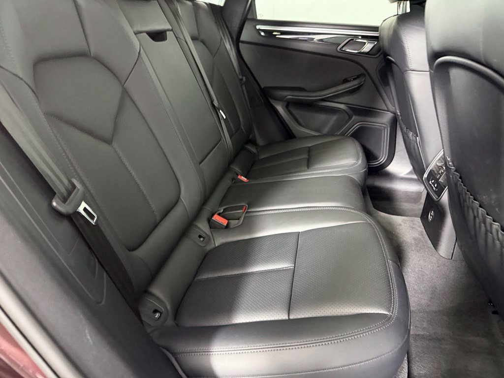 Used 2023 Porsche Macan AWD/4WD image 22