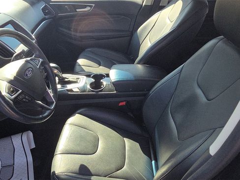 Used 2018 Ford Edge Titanium image 21