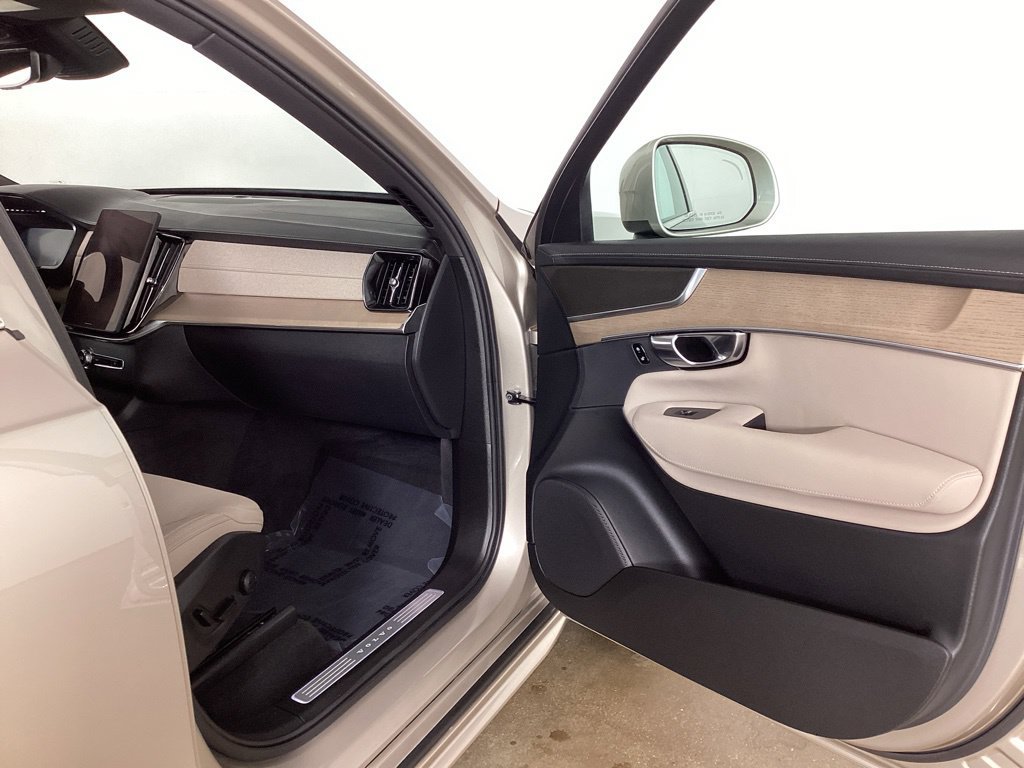 Used 2025 Volvo XC90 B5 Core w/ Protection Package Premier AWD/4WD image 21