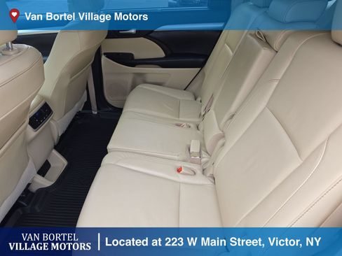 Used 2017 Toyota Highlander XLE AWD/4WD image 26