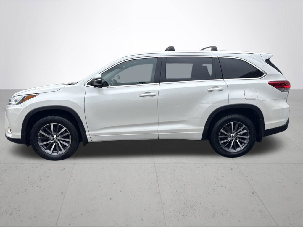 Used 2017 Toyota Highlander XLE AWD/4WD image 11