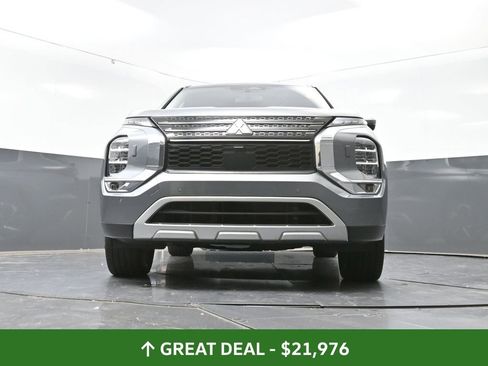 Used 2024 Mitsubishi Outlander SE image 54