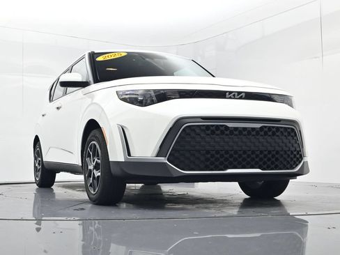 Certified 2025 Kia Soul LX w/ LX Technology Package FWD image 31