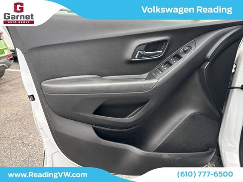 Used 2017 Chevrolet Trax LT w/ LT Convenience Package image 12