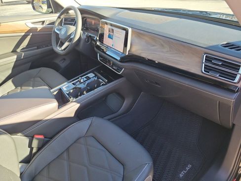 New 2026 Volkswagen Atlas SE image 28