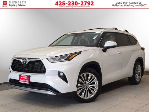 Certified 2025 Toyota Highlander Platinum AWD/4WD image 1