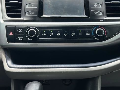 Used 2016 Toyota Highlander LE FWD image 22