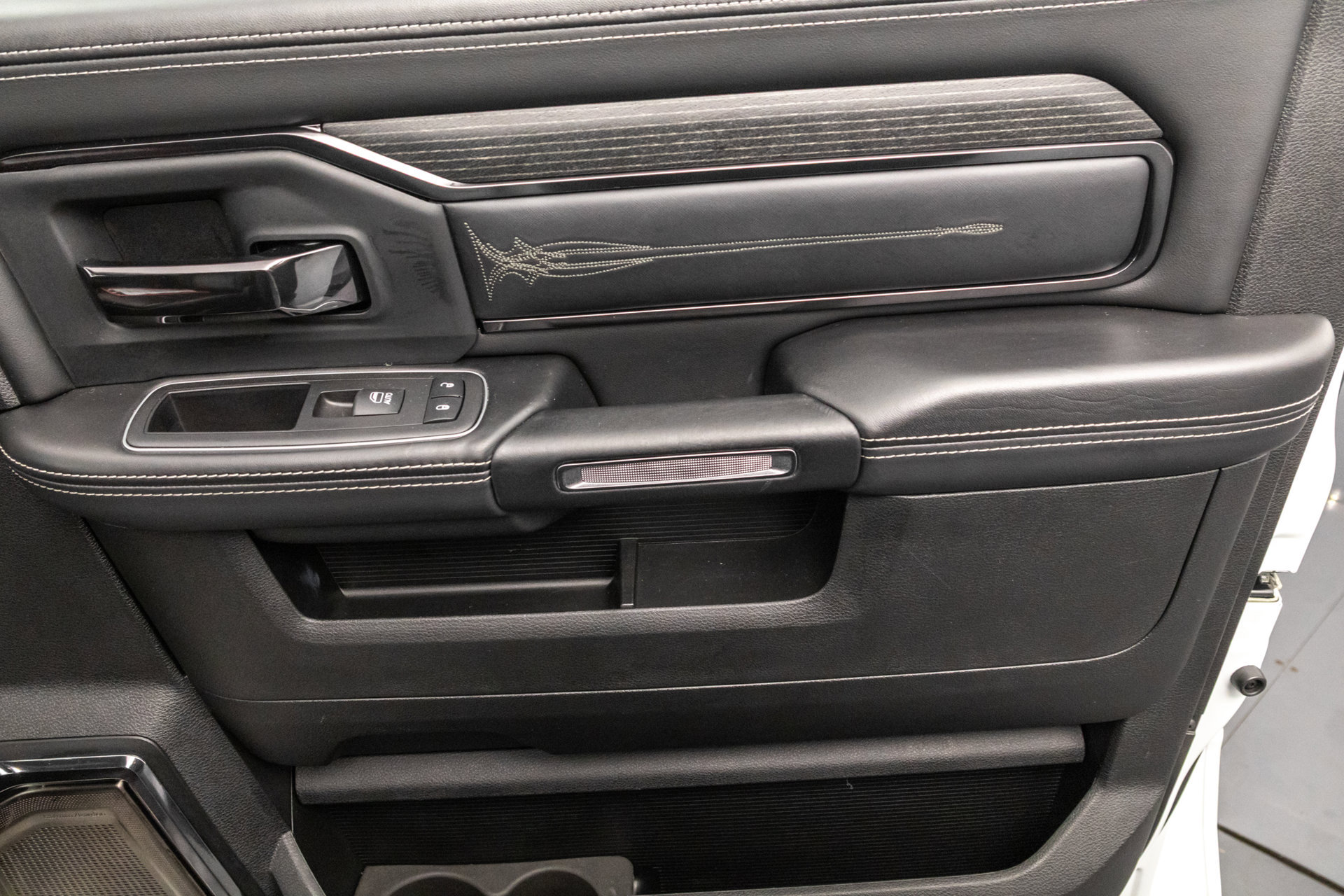 Used 2023 RAM 2500 Limited AWD/4WD image 37
