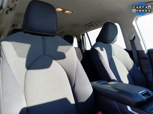 Used 2024 Toyota Highlander LE image 15