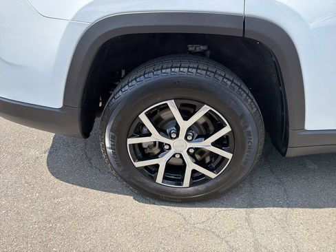 Used 2023 Jeep Grand Cherokee L Limited AWD/4WD image 32
