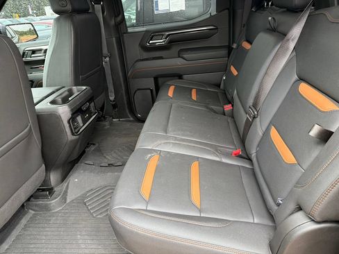 Used 2024 GMC Sierra 1500 AT4 w/ Technology Package AWD/4WD image 15