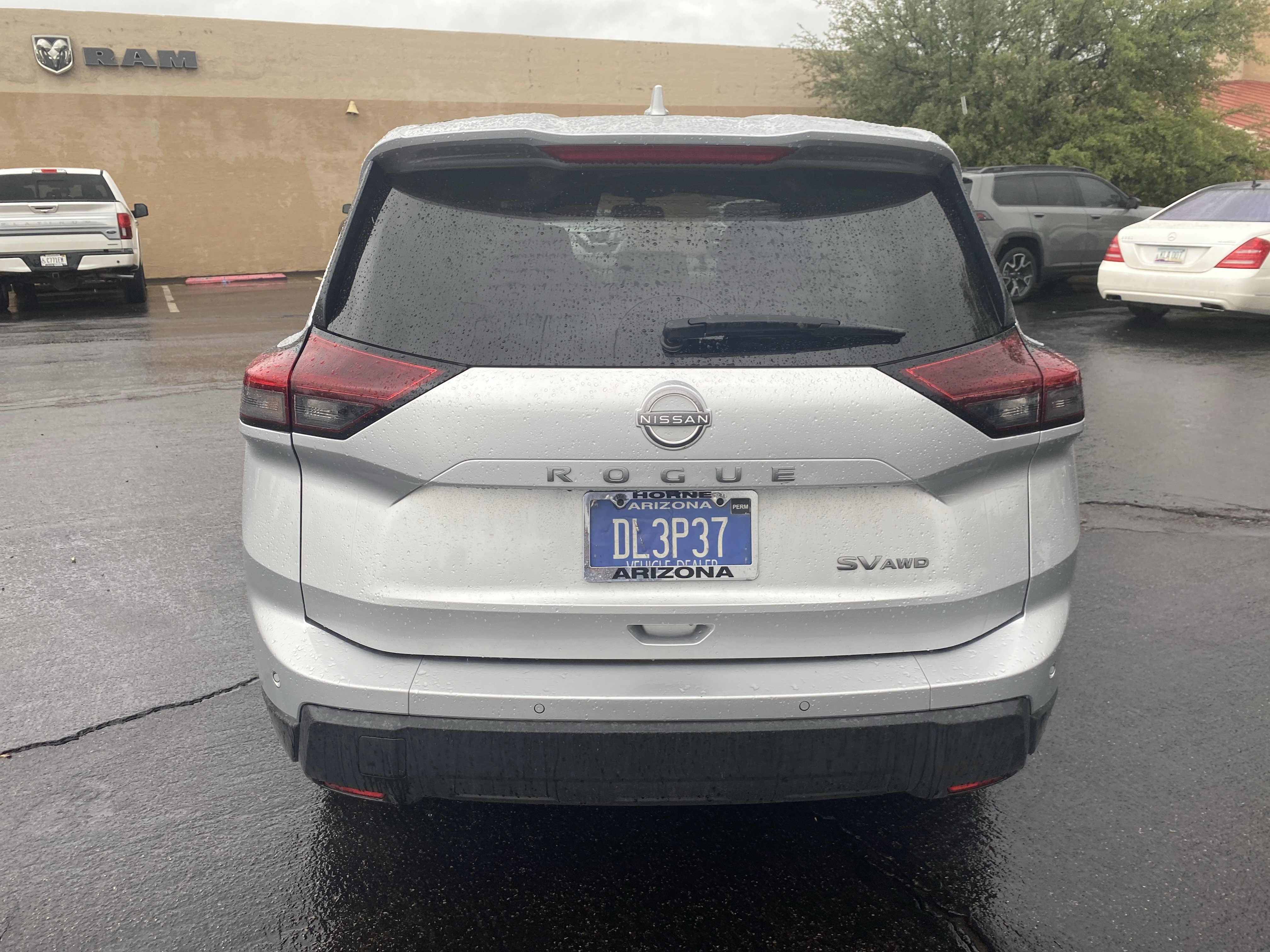 Used 2024 Nissan Rogue SV AWD/4WD image 3