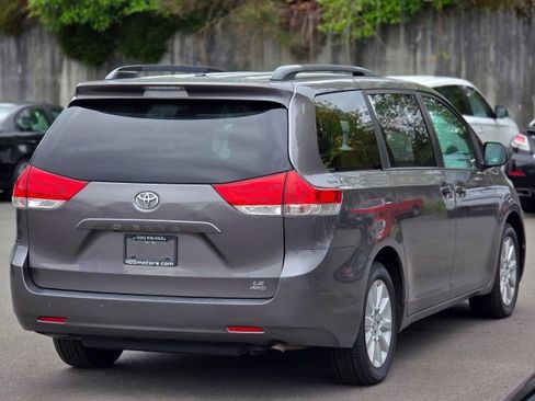 Used 2014 Toyota Sienna LE AWD/4WD image 12