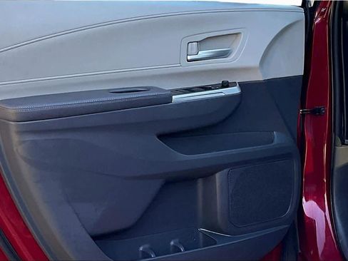 Used 2021 Toyota Sienna XLE image 21