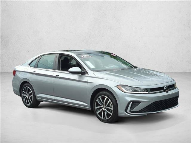 Used 2025 Volkswagen Jetta SE FWD image 3