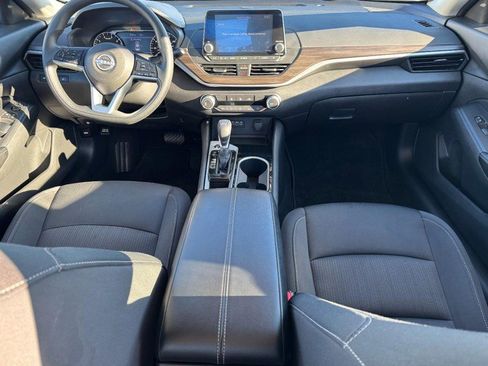 Used 2024 Nissan Altima 2.5 SV image 11