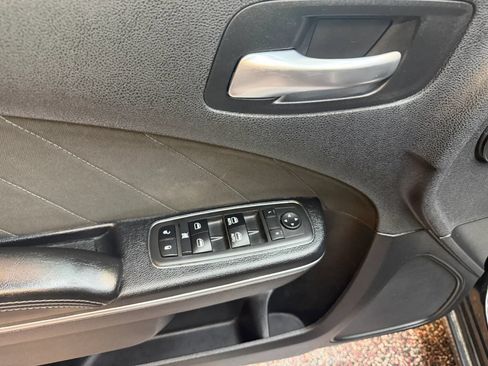 Used 2015 Dodge Charger SXT RWD image 11